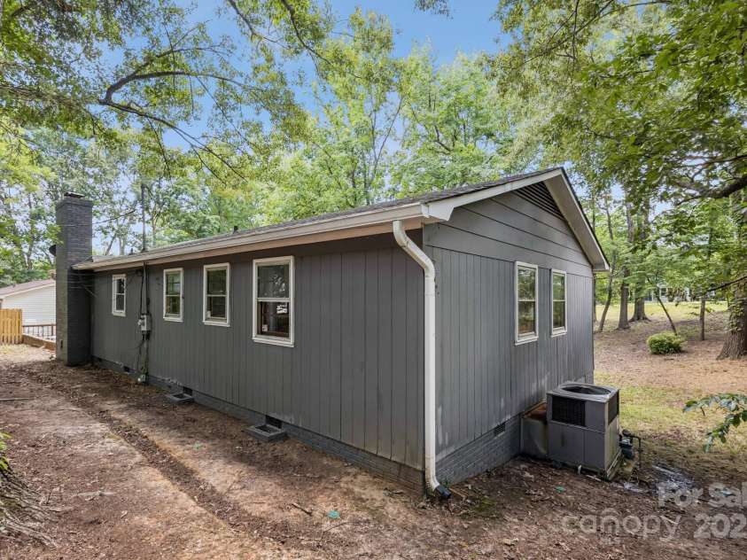 613 Davis Street, Lancaster, SC 29720.  MLS# CAR4270650, YatesRealty ID 25649. 