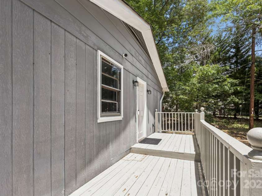 613 Davis Street, Lancaster, SC 29720.  MLS# CAR4270650, YatesRealty ID 25649. 