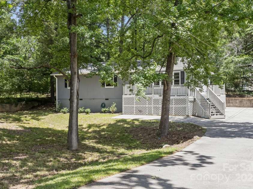 613 Davis Street, Lancaster, SC 29720.  MLS# CAR4270650, YatesRealty ID 25649. Lush greenery, spacious yard, paved driveway