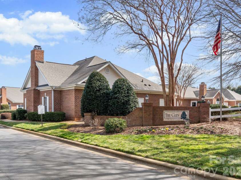 8348 Highland Glen Drive, Charlotte, NC 28269.  MLS# CAR4355382, YatesRealty ID 25649. 