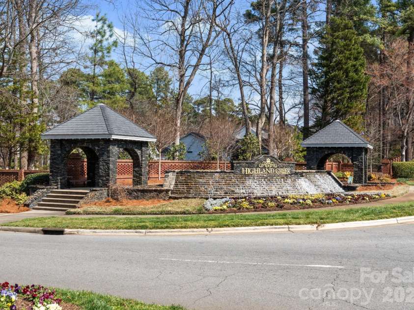 8348 Highland Glen Drive, Charlotte, NC 28269.  MLS# CAR4355382, YatesRealty ID 25649. 