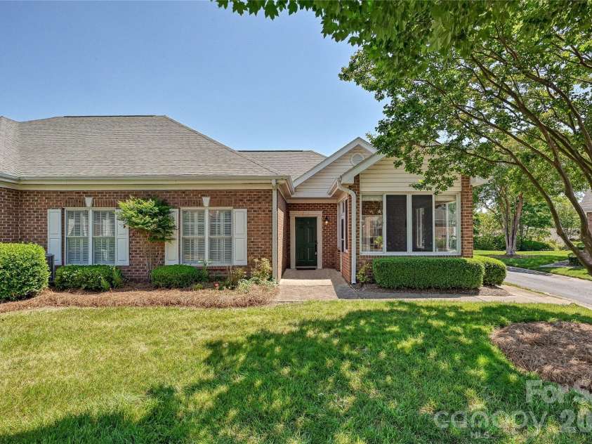 8348 Highland Glen Drive, Charlotte, NC 28269.  MLS# CAR4355382, YatesRealty ID 25649. 