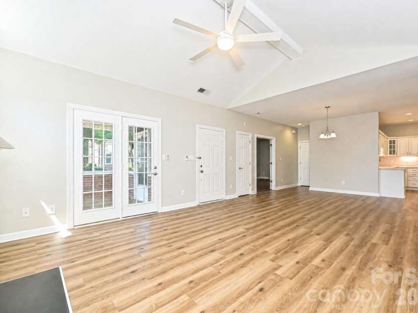 8348 Highland Glen Drive, Charlotte, NC 28269.  MLS# CAR4355382, YatesRealty ID 25649. 