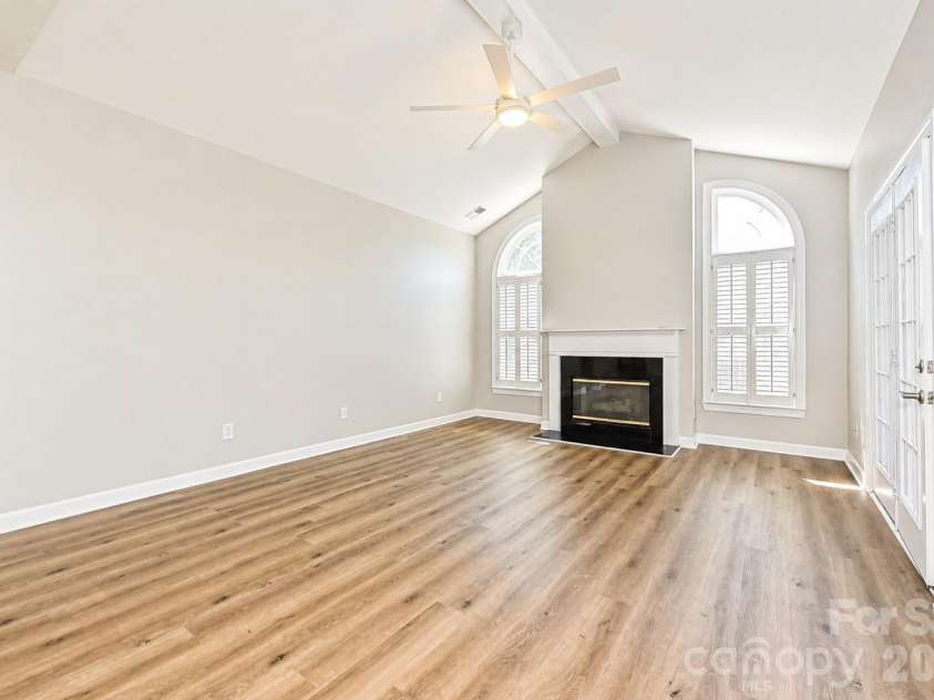 8348 Highland Glen Drive, Charlotte, NC 28269.  MLS# CAR4355382, YatesRealty ID 25649. 