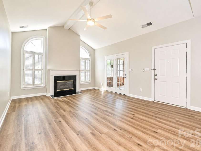 8348 Highland Glen Drive, Charlotte, NC 28269.  MLS# CAR4355382, YatesRealty ID 25649. 