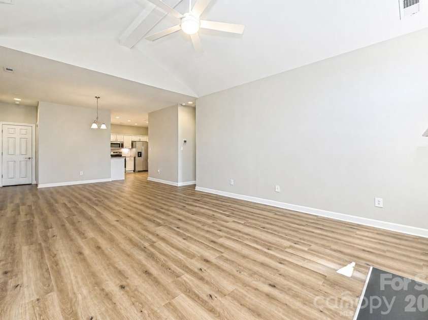 8348 Highland Glen Drive, Charlotte, NC 28269.  MLS# CAR4355382, YatesRealty ID 25649. 