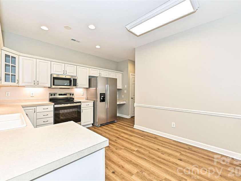 8348 Highland Glen Drive, Charlotte, NC 28269.  MLS# CAR4355382, YatesRealty ID 25649. 