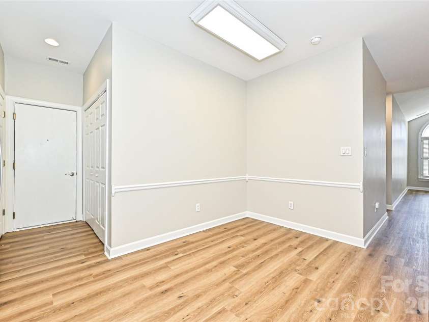 8348 Highland Glen Drive, Charlotte, NC 28269.  MLS# CAR4355382, YatesRealty ID 25649. 