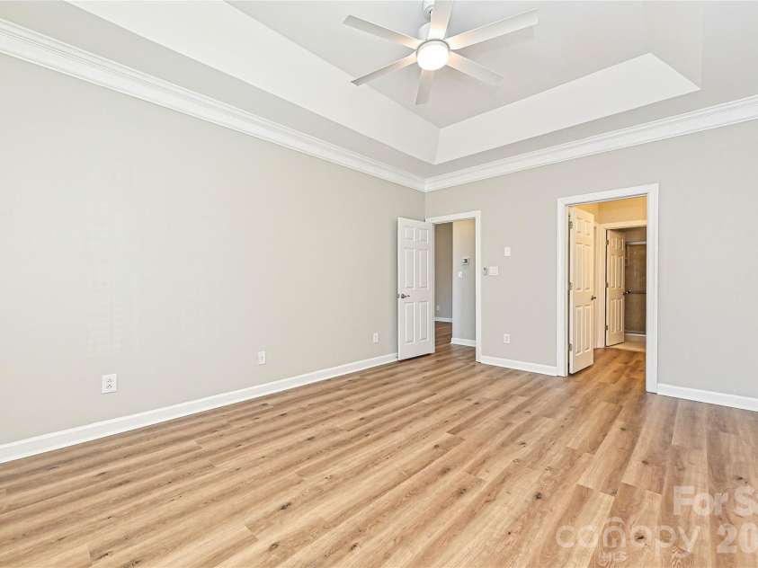 8348 Highland Glen Drive, Charlotte, NC 28269.  MLS# CAR4355382, YatesRealty ID 25649. 