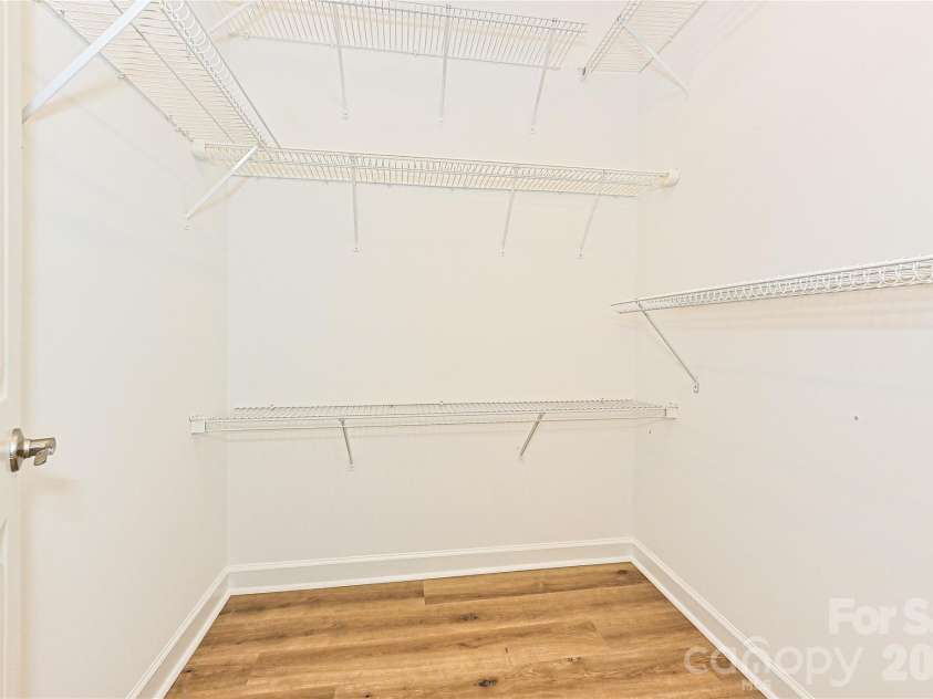 8348 Highland Glen Drive, Charlotte, NC 28269.  MLS# CAR4355382, YatesRealty ID 25649. 