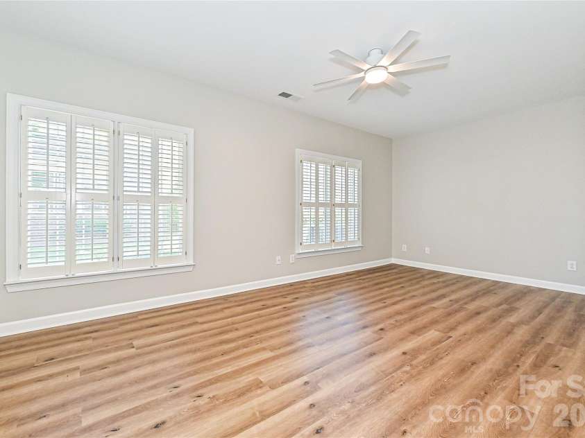 8348 Highland Glen Drive, Charlotte, NC 28269.  MLS# CAR4355382, YatesRealty ID 25649. 