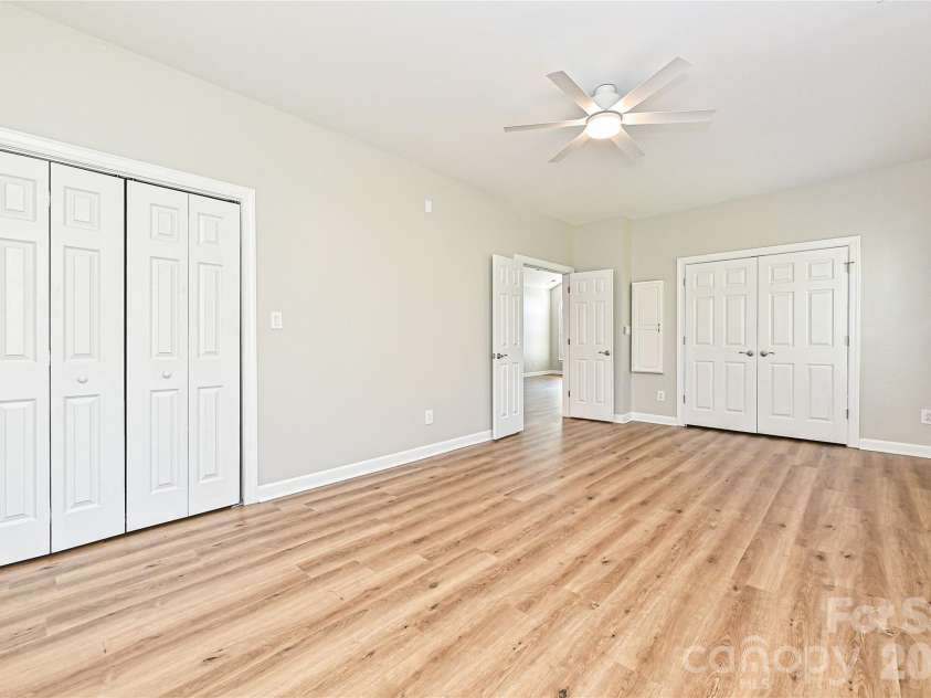8348 Highland Glen Drive, Charlotte, NC 28269.  MLS# CAR4355382, YatesRealty ID 25649. 