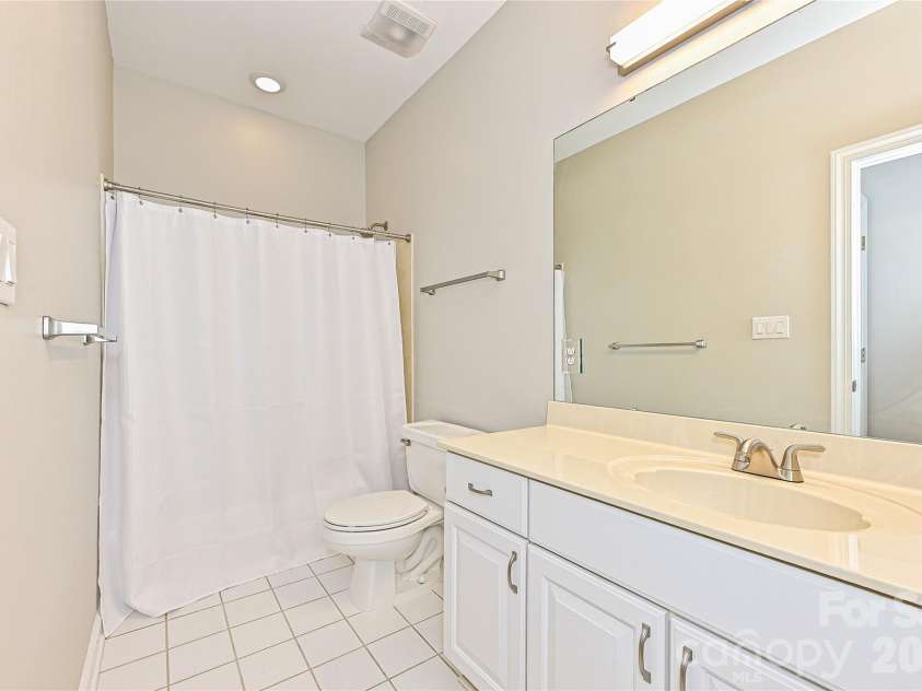 8348 Highland Glen Drive, Charlotte, NC 28269.  MLS# CAR4355382, YatesRealty ID 25649. 