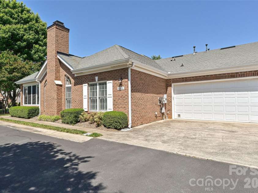 8348 Highland Glen Drive, Charlotte, NC 28269.  MLS# CAR4355382, YatesRealty ID 25649. 