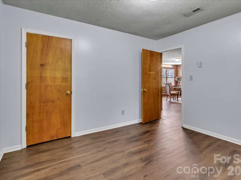 607 Waylen Street, Shelby, NC 28150.  MLS# CAR4305299, YatesRealty ID 2565. 