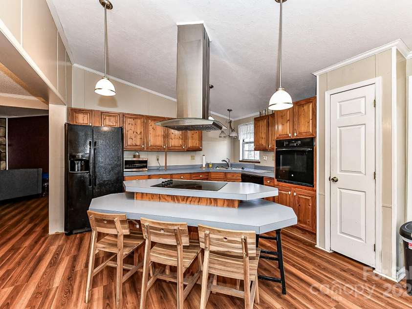 8327 Walkup Road, Waxhaw, NC 28173.  MLS# CAR4209160, YatesRealty ID 2565. Tiered Island