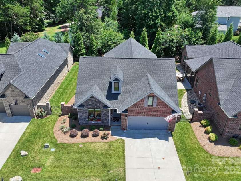 1150 Golden Hill Lane, Denver, NC 28037.  MLS# CAR4278089, YatesRealty ID 25650. Fenced side yard