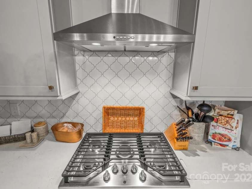 1150 Golden Hill Lane, Denver, NC 28037.  MLS# CAR4278089, YatesRealty ID 25650. Upgraded gas cooktop with exhaust fan and tile back splash