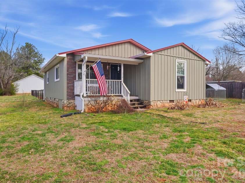 1372 Lucy Drive, Lincolnton, NC 28092.  MLS# CAR4345123, YatesRealty ID 25650. 
