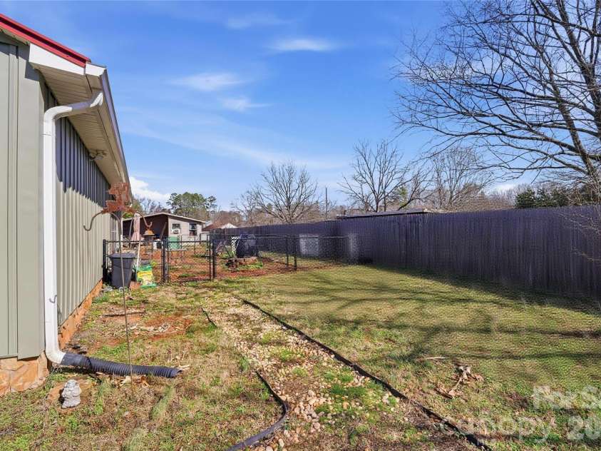 1372 Lucy Drive, Lincolnton, NC 28092.  MLS# CAR4345123, YatesRealty ID 25650. 