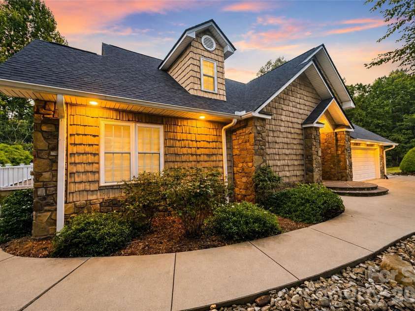 6047 Chaucer Lane, Granite Falls, NC 28630.  MLS# CAR4414748, YatesRealty ID 25651. 