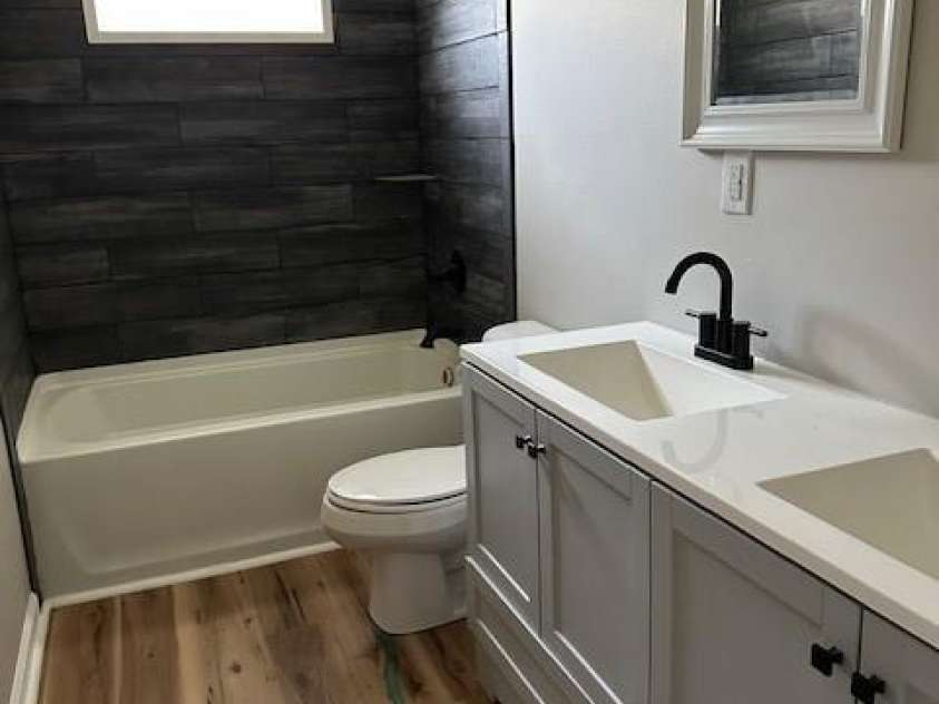 623 Oak Grove Road, Kings Mountain, NC 28086.  MLS# CAR4359089, YatesRealty ID 25653. HALL BATHROOM