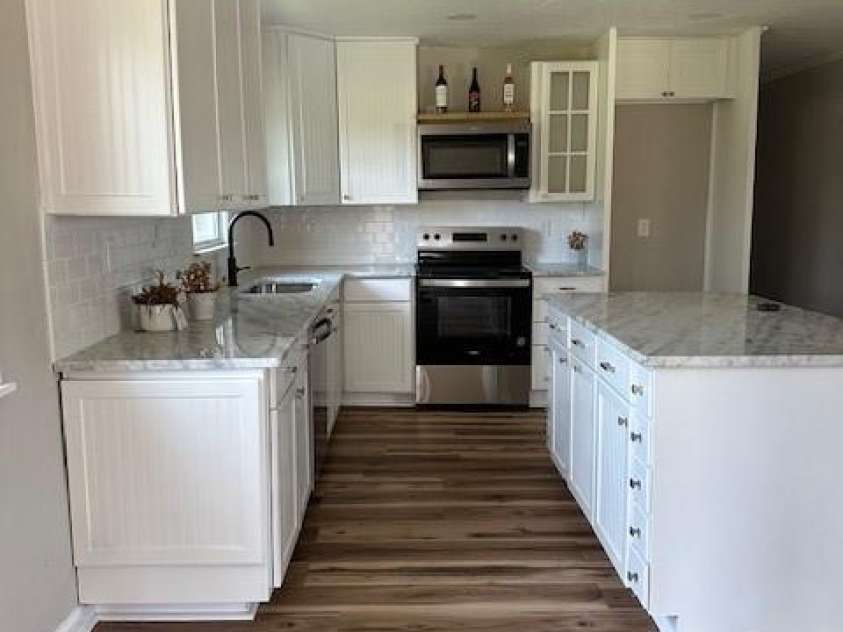 623 Oak Grove Road, Kings Mountain, NC 28086.  MLS# CAR4359089, YatesRealty ID 25653. KITCHEN/DINING AREA