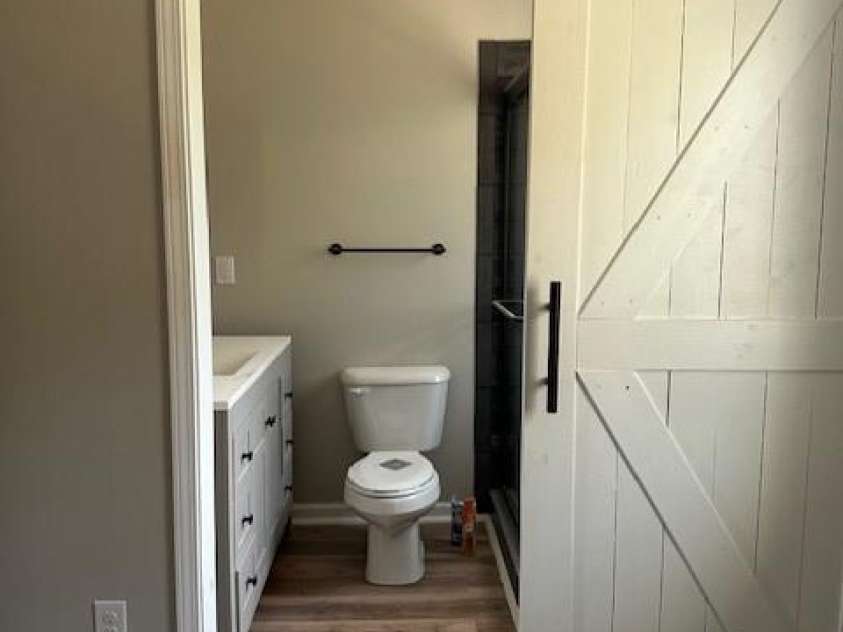 623 Oak Grove Road, Kings Mountain, NC 28086.  MLS# CAR4359089, YatesRealty ID 25653. PRIMARY BATHROOM