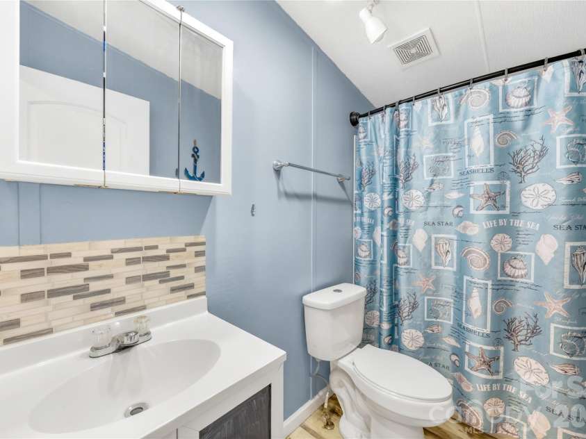 139 Gayle Drive, Troutman, NC 28166.  MLS# CAR4375168, YatesRealty ID 25654. Second Full Bath