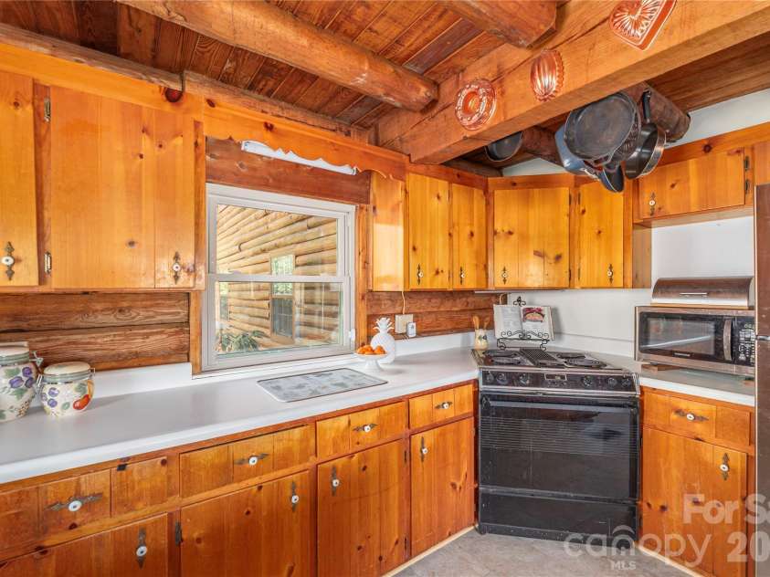 393 Carver Mountain Valley, Sylva, NC 28779.  MLS# CAR4333339, YatesRealty ID 25655. 