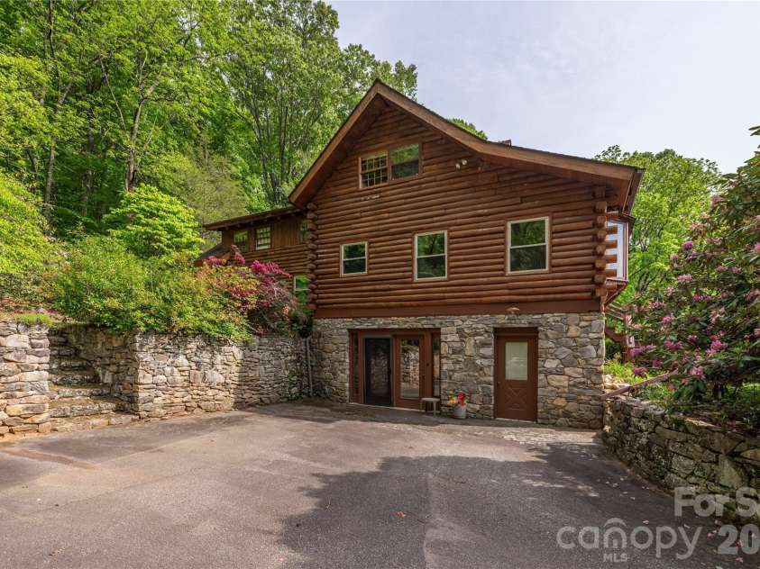 393 Carver Mountain Valley, Sylva, NC 28779.  MLS# CAR4333339, YatesRealty ID 25655. 