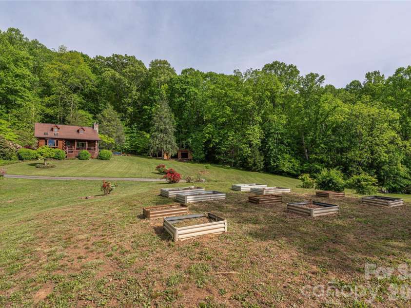 393 Carver Mountain Valley, Sylva, NC 28779.  MLS# CAR4333339, YatesRealty ID 25655. 