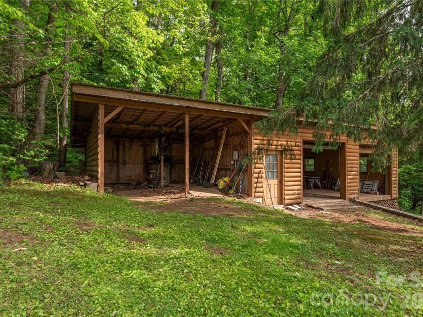 393 Carver Mountain Valley, Sylva, NC 28779.  MLS# CAR4333339, YatesRealty ID 25655. 