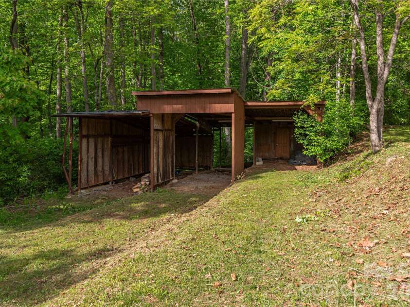 393 Carver Mountain Valley, Sylva, NC 28779.  MLS# CAR4333339, YatesRealty ID 25655. 