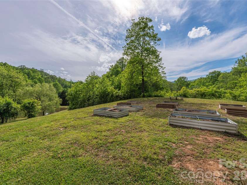 393 Carver Mountain Valley, Sylva, NC 28779.  MLS# CAR4333339, YatesRealty ID 25655. 