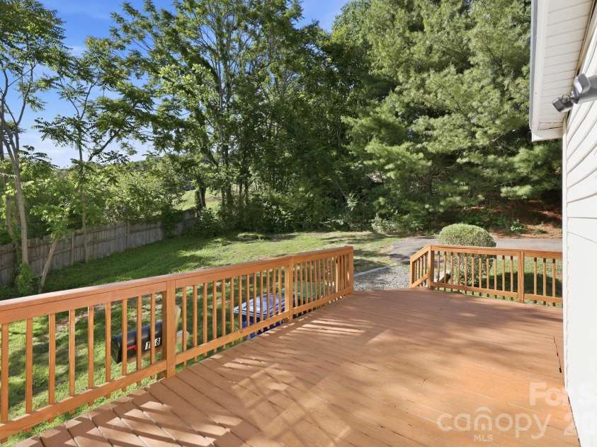118 Heather Drive, Asheville, NC 28806.  MLS# CAR4386340, YatesRealty ID 25656. 