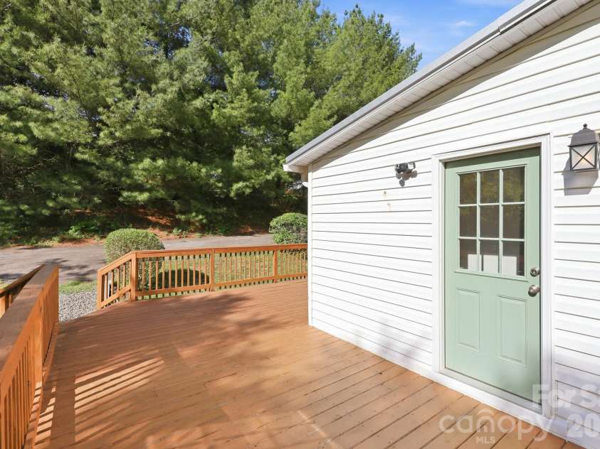 118 Heather Drive, Asheville, NC 28806.  MLS# CAR4386340, YatesRealty ID 25656. 