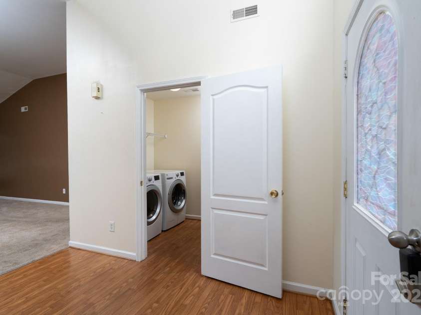 6857 Parkers Crossing Drive, Charlotte, NC 28215.  MLS# CAR4273847, YatesRealty ID 25656. 