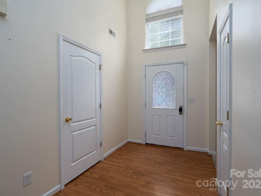 6857 Parkers Crossing Drive, Charlotte, NC 28215.  MLS# CAR4273847, YatesRealty ID 25656. 