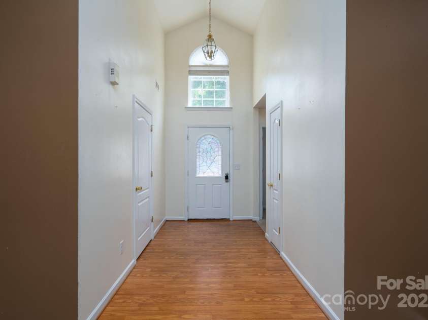 6857 Parkers Crossing Drive, Charlotte, NC 28215.  MLS# CAR4273847, YatesRealty ID 25656. 