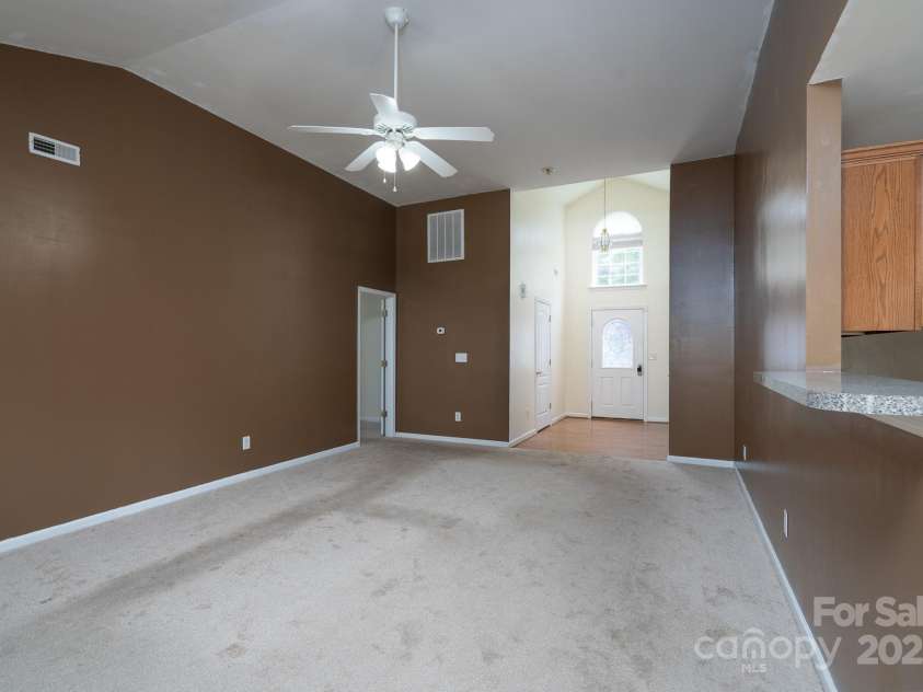 6857 Parkers Crossing Drive, Charlotte, NC 28215.  MLS# CAR4273847, YatesRealty ID 25656. 