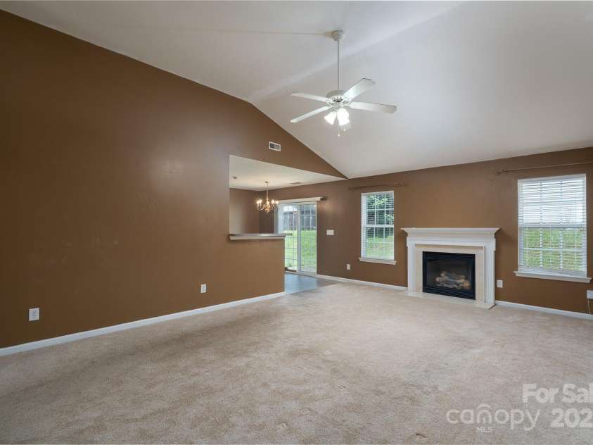 6857 Parkers Crossing Drive, Charlotte, NC 28215.  MLS# CAR4273847, YatesRealty ID 25656. 