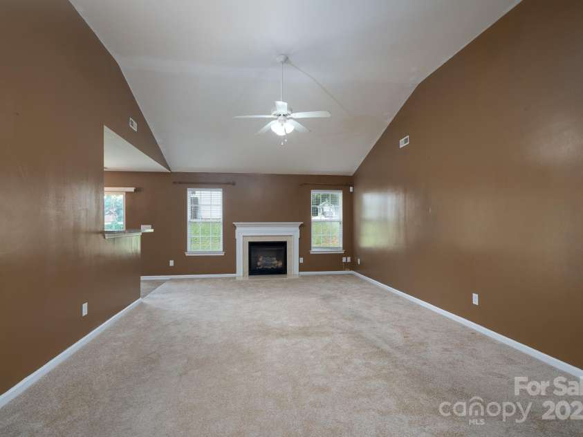 6857 Parkers Crossing Drive, Charlotte, NC 28215.  MLS# CAR4273847, YatesRealty ID 25656. 