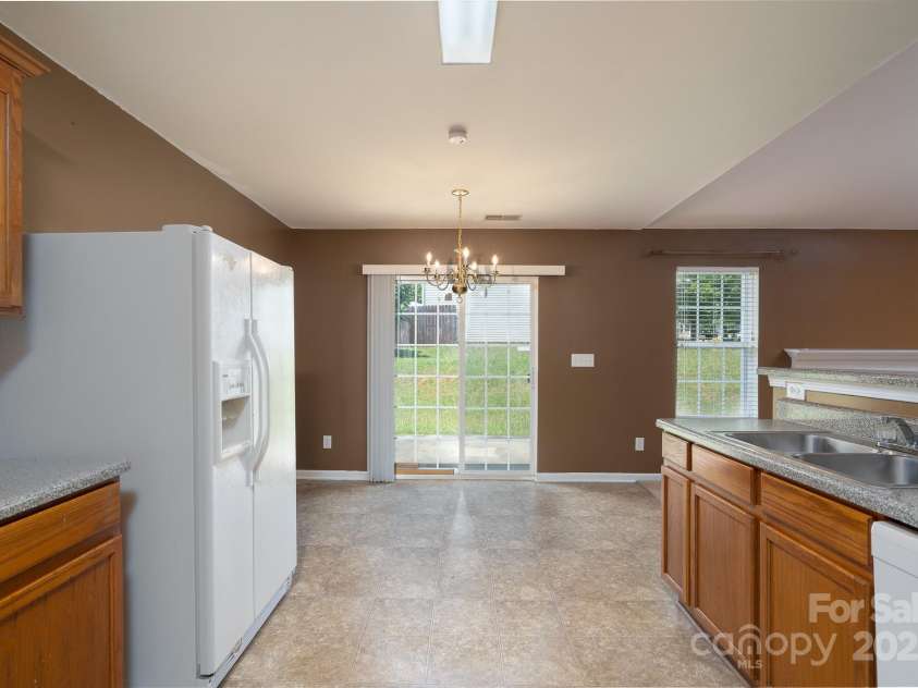 6857 Parkers Crossing Drive, Charlotte, NC 28215.  MLS# CAR4273847, YatesRealty ID 25656. 
