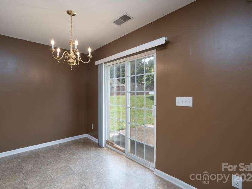 6857 Parkers Crossing Drive, Charlotte, NC 28215.  MLS# CAR4273847, YatesRealty ID 25656. 