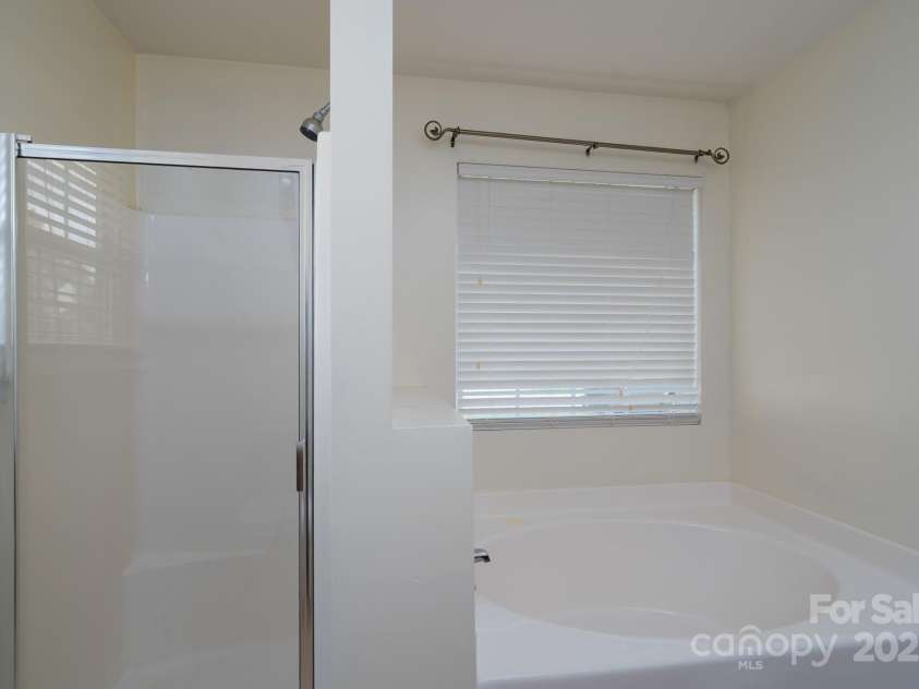 6857 Parkers Crossing Drive, Charlotte, NC 28215.  MLS# CAR4273847, YatesRealty ID 25656. 