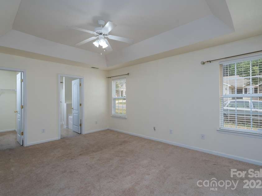 6857 Parkers Crossing Drive, Charlotte, NC 28215.  MLS# CAR4273847, YatesRealty ID 25656. 
