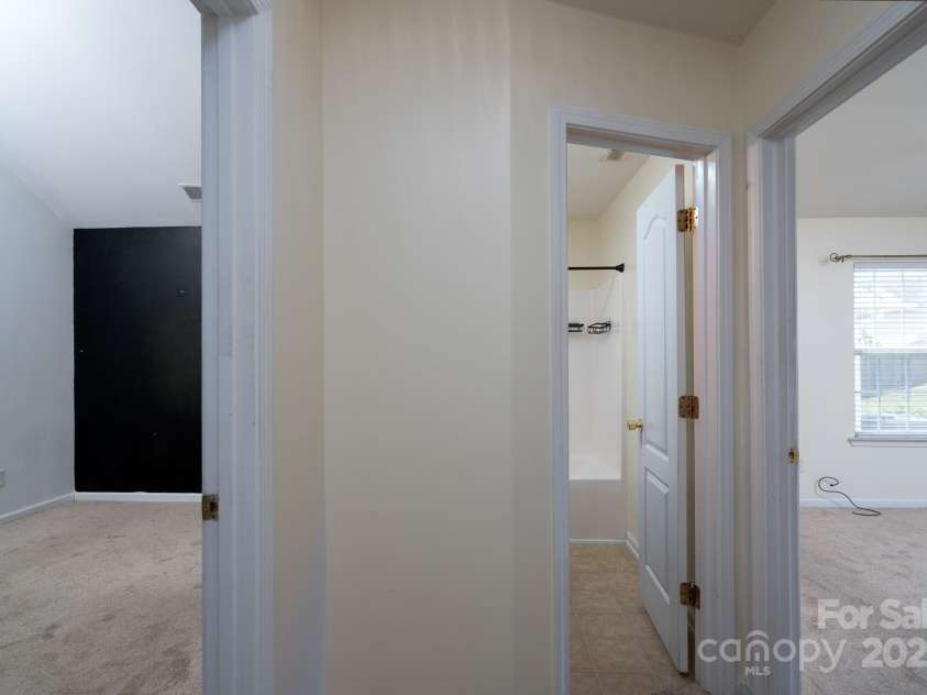 6857 Parkers Crossing Drive, Charlotte, NC 28215.  MLS# CAR4273847, YatesRealty ID 25656. 