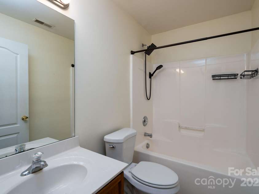 6857 Parkers Crossing Drive, Charlotte, NC 28215.  MLS# CAR4273847, YatesRealty ID 25656. 