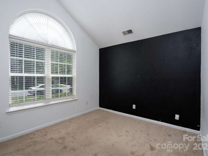 6857 Parkers Crossing Drive, Charlotte, NC 28215.  MLS# CAR4273847, YatesRealty ID 25656. 